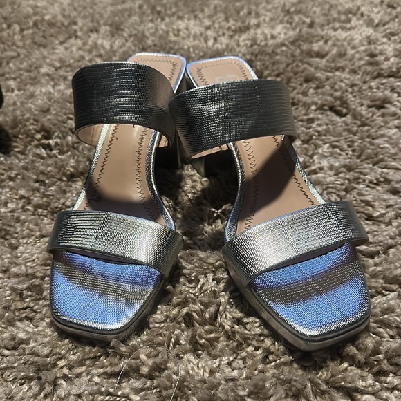 BP Silver Heels - Picture 2 of 7